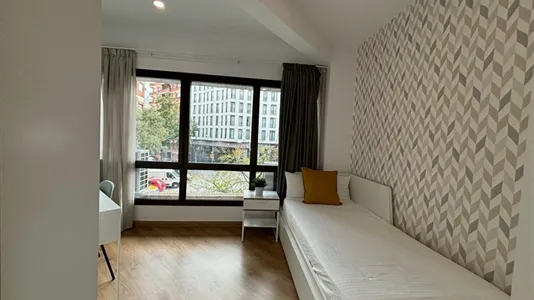 Rooms in Barcelona Eixample - photo 5