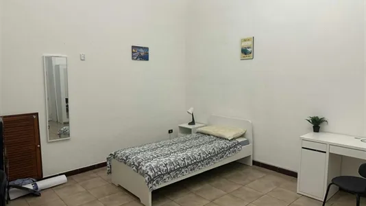 Rooms in Napoli Municipalità 4 - photo 3