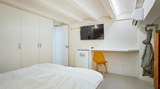 Rooms in Barcelona Ciutat Vella - photo 4