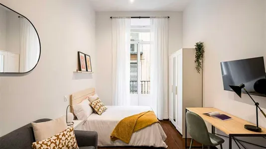 Rooms in Madrid Centro - photo 9