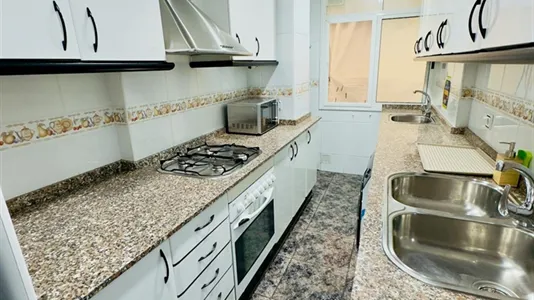 Rooms in El Prat de Llobregat - photo 3