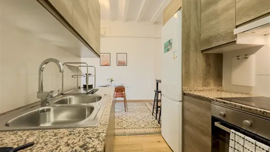 Rooms in Barcelona Ciutat Vella - photo 10