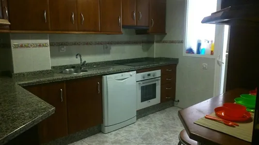 Rooms in Jaén - photo 5