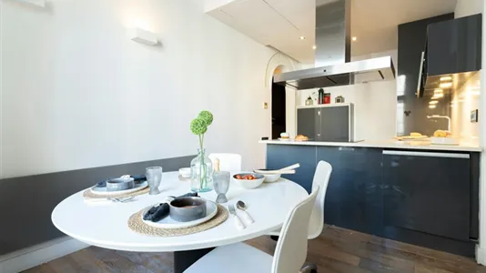 Rooms in Barcelona Ciutat Vella - photo 10