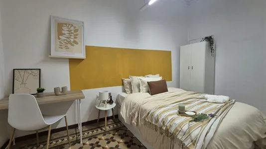 Rooms in Barcelona Eixample - photo 2