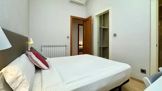 Rooms in Barcelona Eixample - photo 2