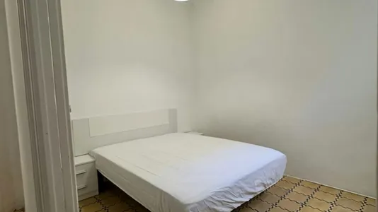 Rooms in Barcelona Ciutat Vella - photo 9