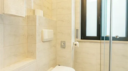 Rooms in Novara - photo 4