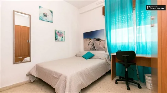 Rooms in Granada - photo 1