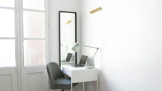 Rooms in Barcelona Ciutat Vella - photo 4