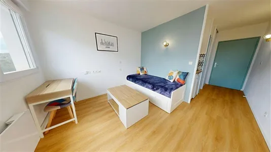 Apartments in Lyon - photo 2