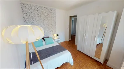Room for rent in Boulogne-Billancourt, Île-de-France