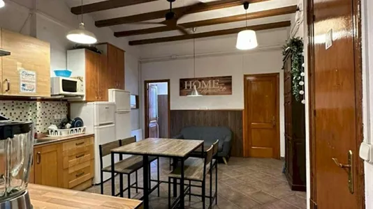 Rooms in Barcelona Ciutat Vella - photo 8