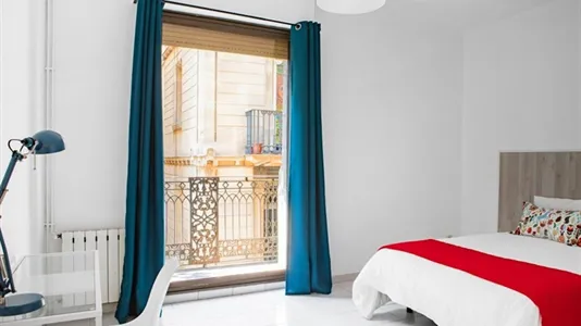 Rooms in Barcelona Ciutat Vella - photo 8