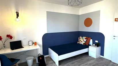 Room for rent in Milano Zona 2 - Stazione Centrale, Gorla, Turro, Greco, Crescenzago, Milan