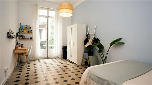 Rooms in Barcelona Ciutat Vella - photo 2