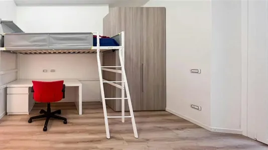 Rooms in Milano Zona 8 - Fiera, Gallaratese, Quarto Oggiaro - photo 3