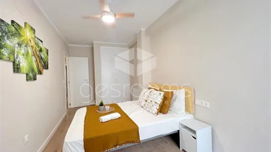 Rooms in el Camí de Vera - photo 4