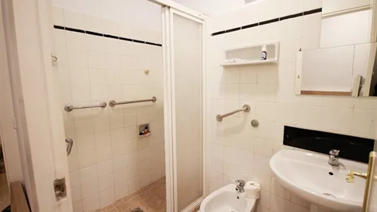 Rooms in Barcelona Eixample - photo 9