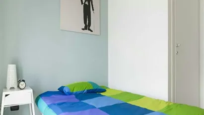 Room for rent in Milano Zona 8 - Fiera, Gallaratese, Quarto Oggiaro, Milan