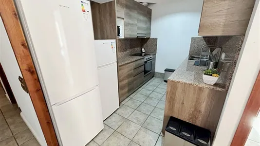 Rooms in Barcelona Ciutat Vella - photo 4