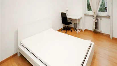 Room for rent in Milano Zona 6 - Barona, Lorenteggio, Milan