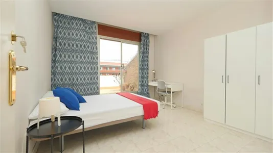 Rooms in Barcelona Sants-Montjuïc - photo 1