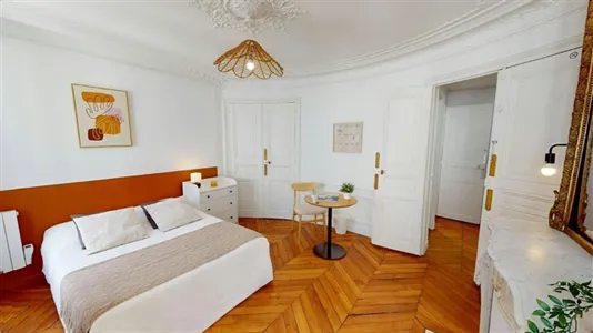 Rooms in Paris 8ème arrondissement - photo 3