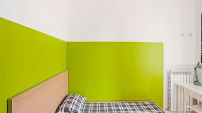 Room for rent in Milano Zona 6 - Barona, Lorenteggio, Milan