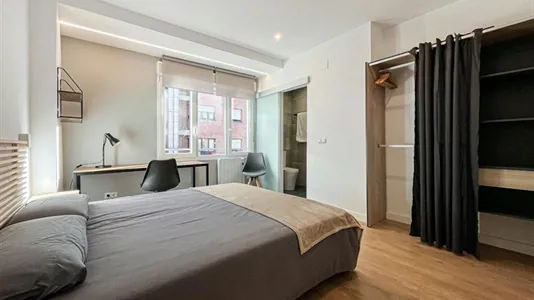 Rooms in Oviedo - photo 2