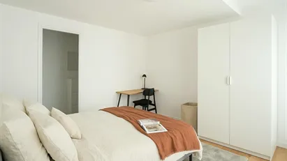 Room for rent in L'Haÿ-les-Roses, Île-de-France