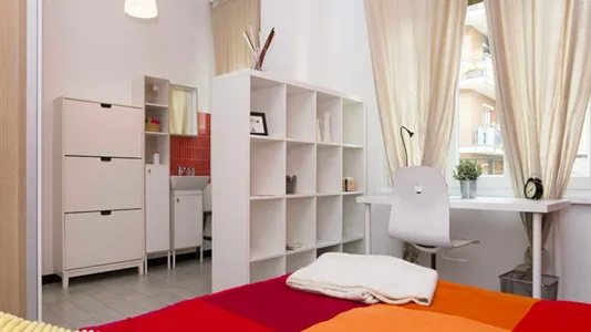 Rooms in Milano Zona 8 - Fiera, Gallaratese, Quarto Oggiaro - photo 1