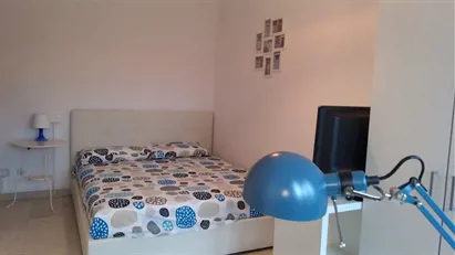 Room for rent in Milano Zona 6 - Barona, Lorenteggio, Milan