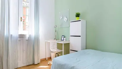 Room for rent in Milano Zona 6 - Barona, Lorenteggio, Milan