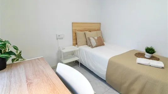 Rooms in el Camí de Vera - photo 4