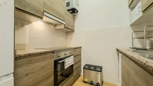 Rooms in Barcelona Ciutat Vella - photo 8