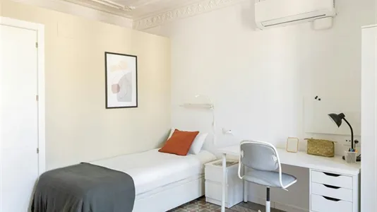 Rooms in Barcelona Eixample - photo 6