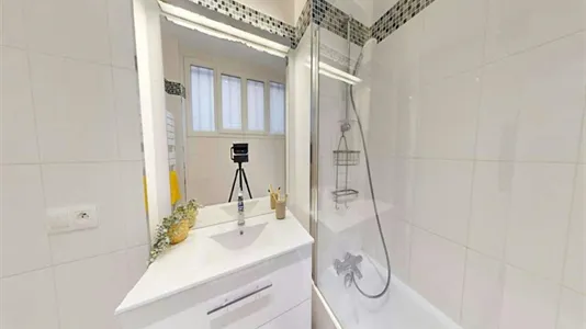 Rooms in Paris 8ème arrondissement - photo 4