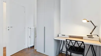 Room for rent in Milano Zona 6 - Barona, Lorenteggio, Milan