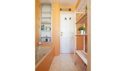 Rooms in Madrid Centro - photo 9