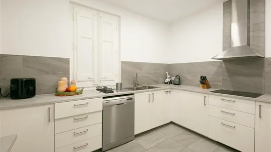 Rooms in Barcelona Eixample - photo 8