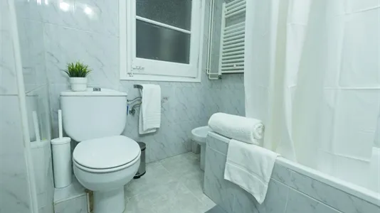 Rooms in Barcelona Ciutat Vella - photo 10