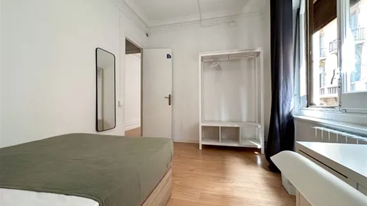 Rooms in Barcelona Ciutat Vella - photo 2