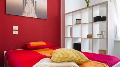 Room for rent in Milano Zona 8 - Fiera, Gallaratese, Quarto Oggiaro, Milan