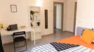 Room for rent, Cagliari, Sardegna, Via Dante Alighieri, Italy