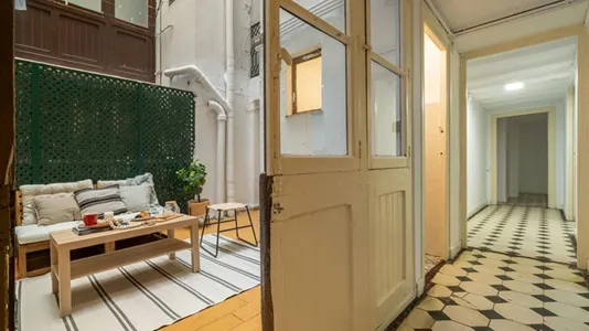 Rooms in Barcelona Ciutat Vella - photo 10