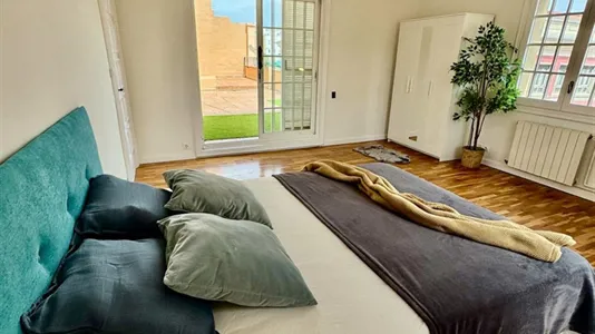 Rooms in Barcelona Ciutat Vella - photo 2