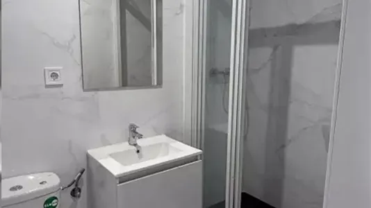 Rooms in Barcelona Eixample - photo 10