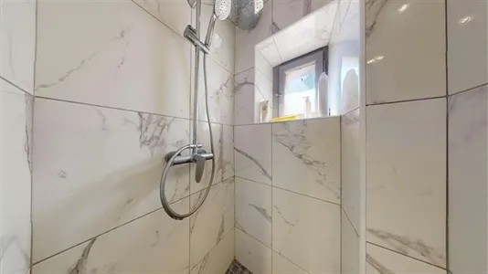 Rooms in Saint-Julien-en-Genevois - photo 10