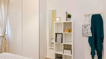Room for rent in Buccinasco, Lombardia